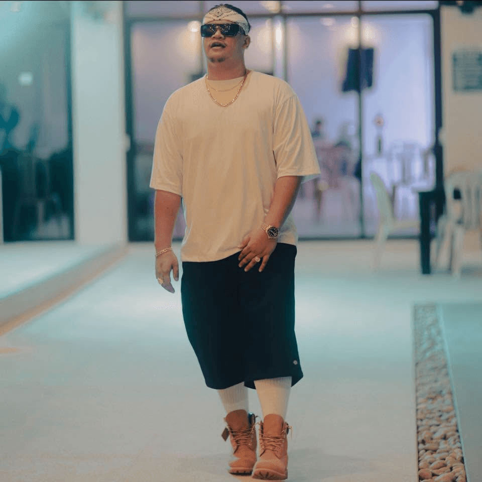Galawang Osas Bata walking in a Moneybag86 shoot